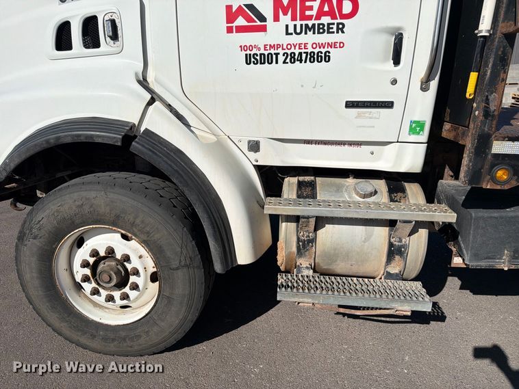 image for item FM7650 2006 Sterling L9500 flatbed truck