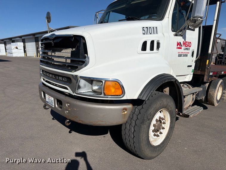 image for item FM7650 2006 Sterling L9500 flatbed truck