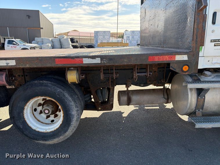 image for item FM7650 2006 Sterling L9500 flatbed truck