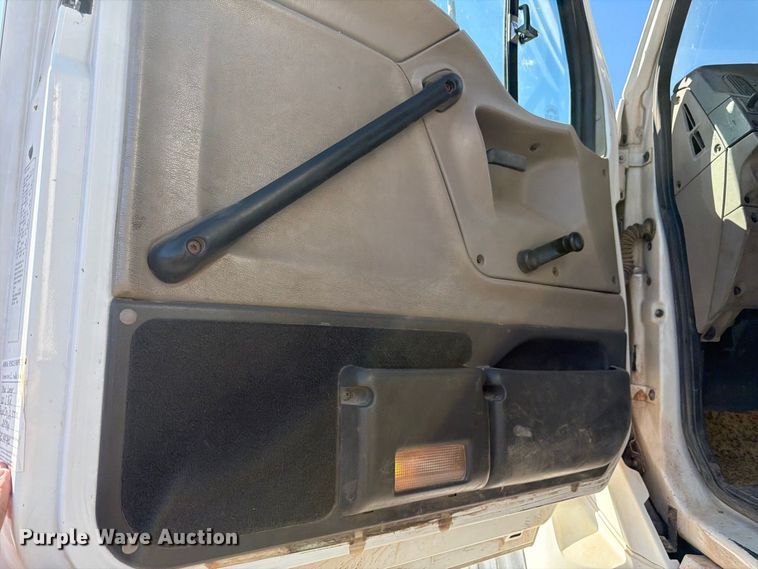 image for item FM7650 2006 Sterling L9500 flatbed truck