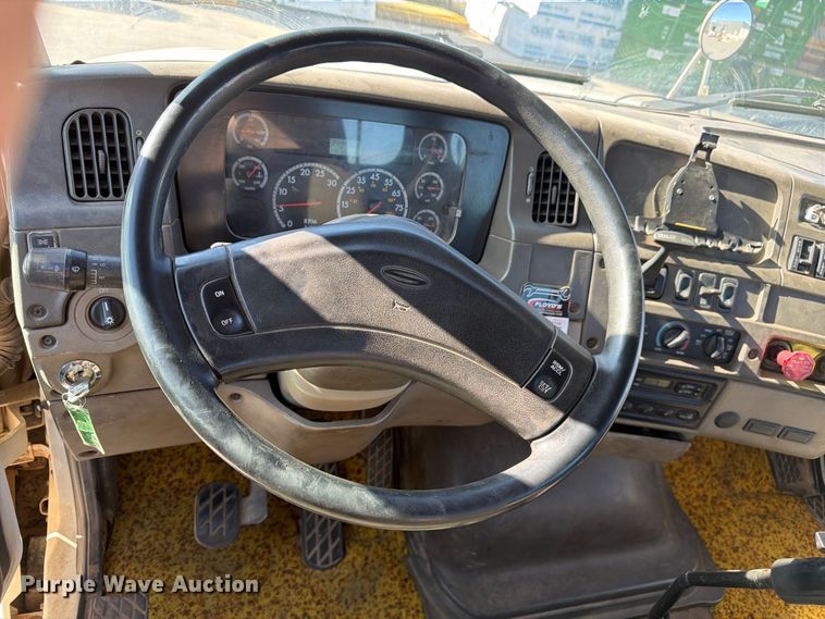 image for item FM7650 2006 Sterling L9500 flatbed truck