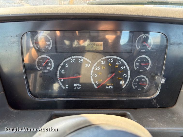 image for item FM7650 2006 Sterling L9500 flatbed truck