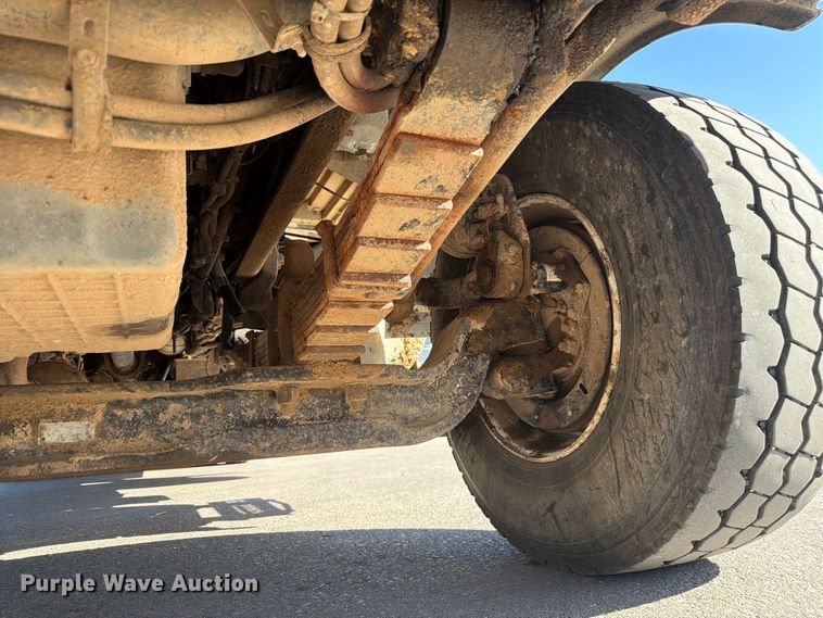 image for item FM7650 2006 Sterling L9500 flatbed truck
