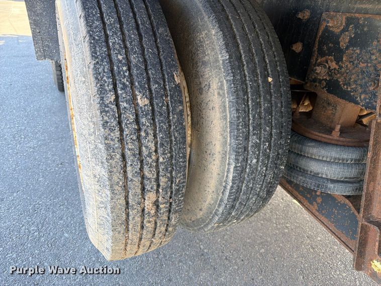 image for item FM7650 2006 Sterling L9500 flatbed truck