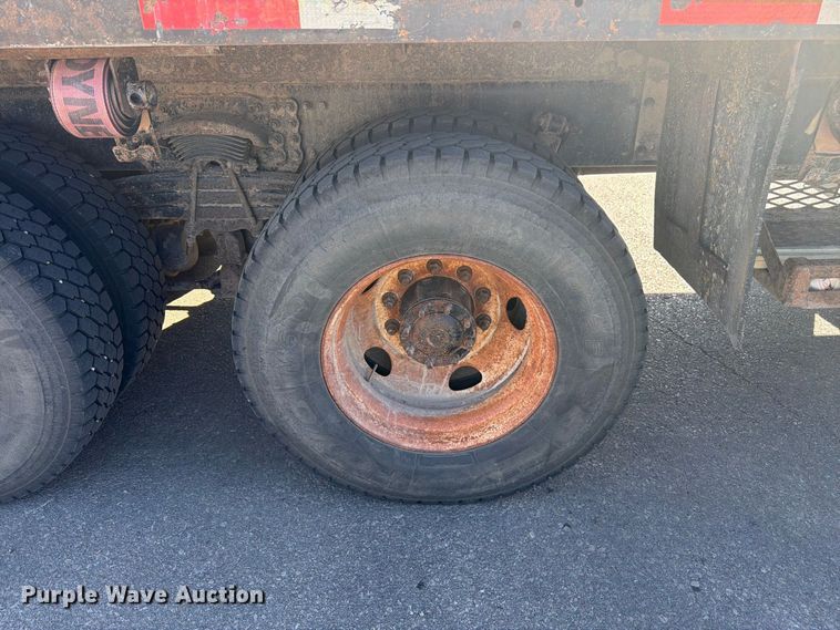 image for item FM7650 2006 Sterling L9500 flatbed truck