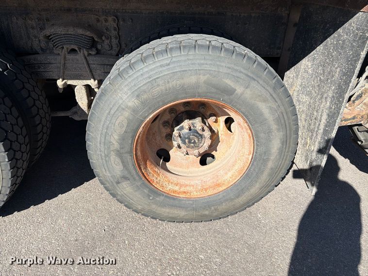 image for item FM7650 2006 Sterling L9500 flatbed truck