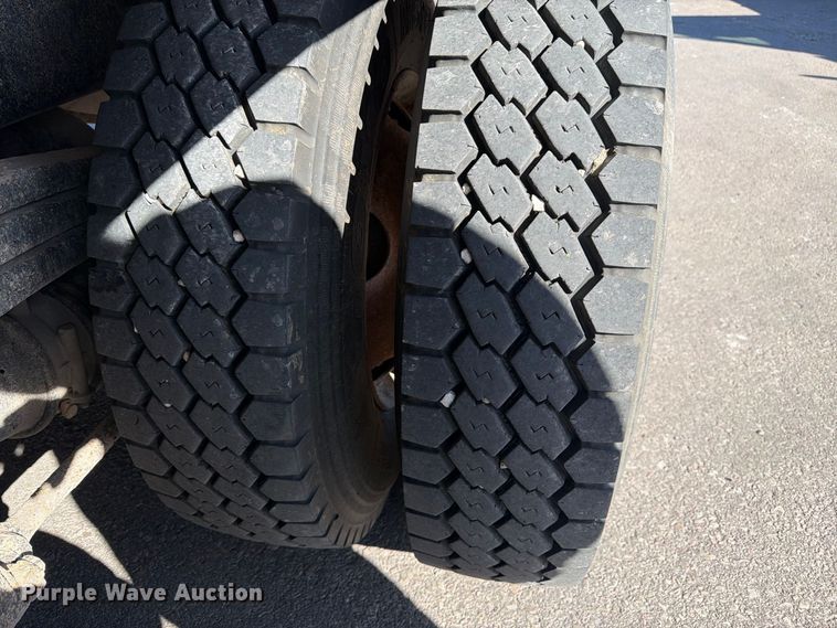 image for item FM7650 2006 Sterling L9500 flatbed truck