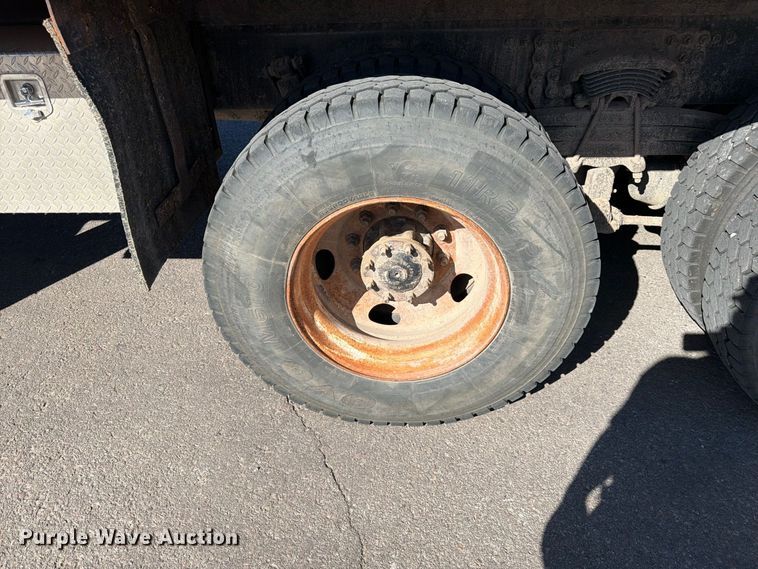 image for item FM7650 2006 Sterling L9500 flatbed truck