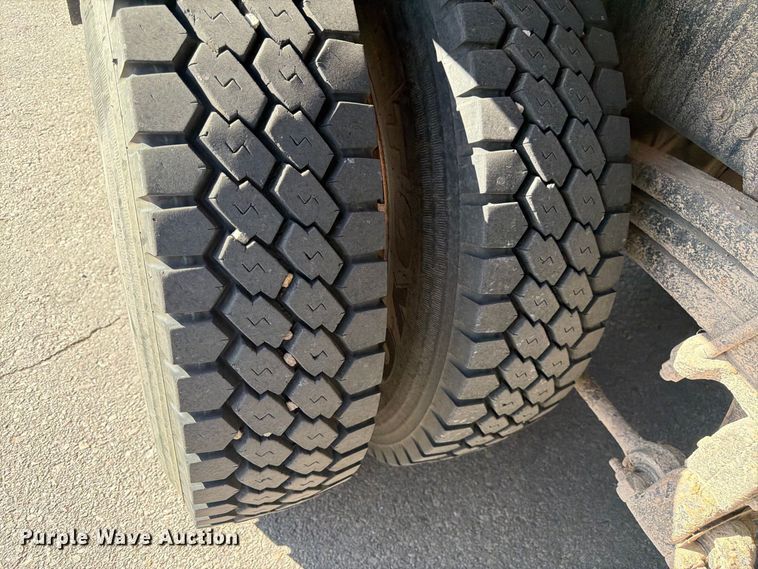 image for item FM7650 2006 Sterling L9500 flatbed truck