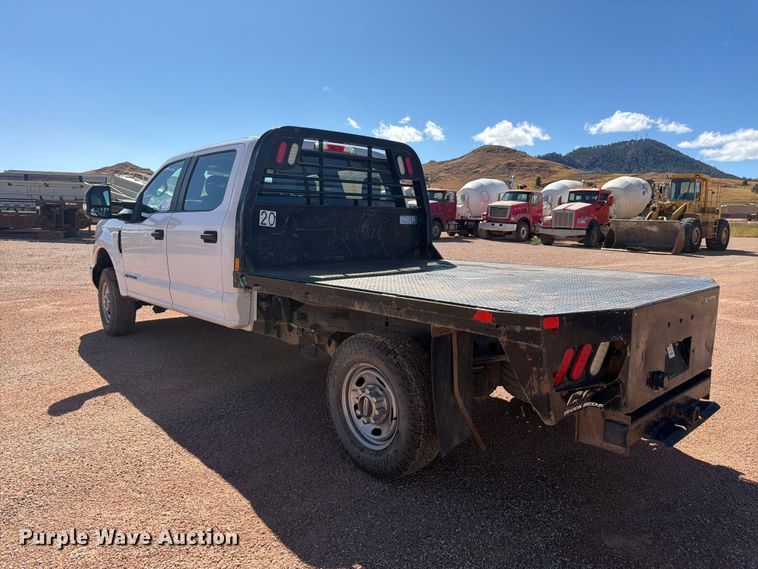image for item FM7659 2017 Ford F250 Super Duty Crew Cab flatbed pickup truck