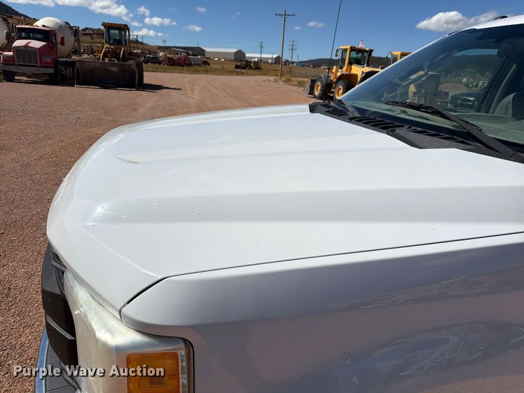 image for item FM7659 2017 Ford F250 Super Duty Crew Cab flatbed pickup truck