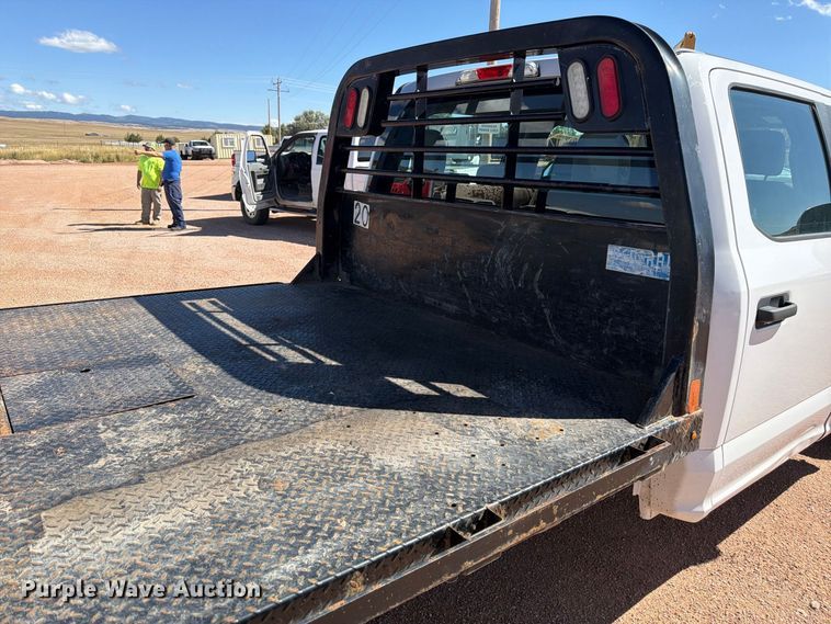 image for item FM7659 2017 Ford F250 Super Duty Crew Cab flatbed pickup truck
