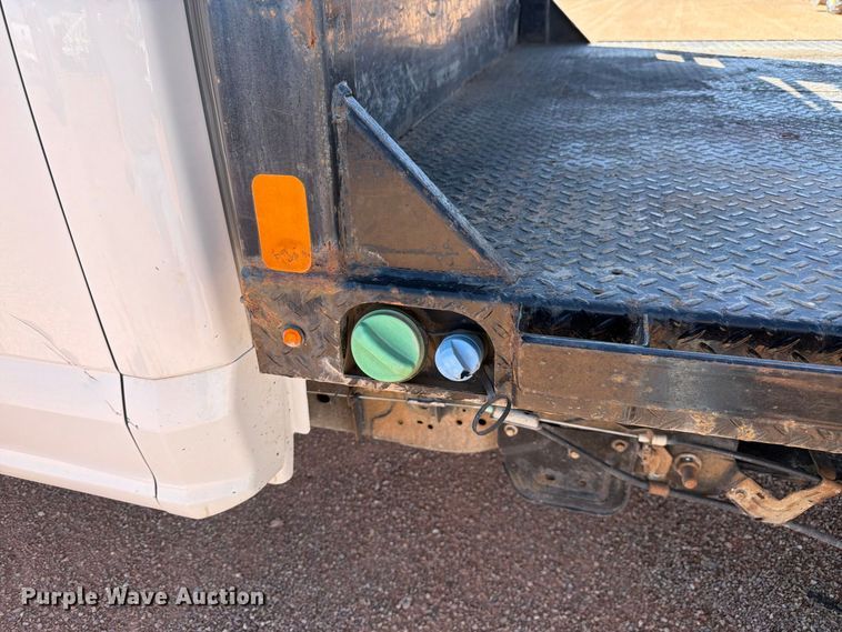 image for item FM7659 2017 Ford F250 Super Duty Crew Cab flatbed pickup truck