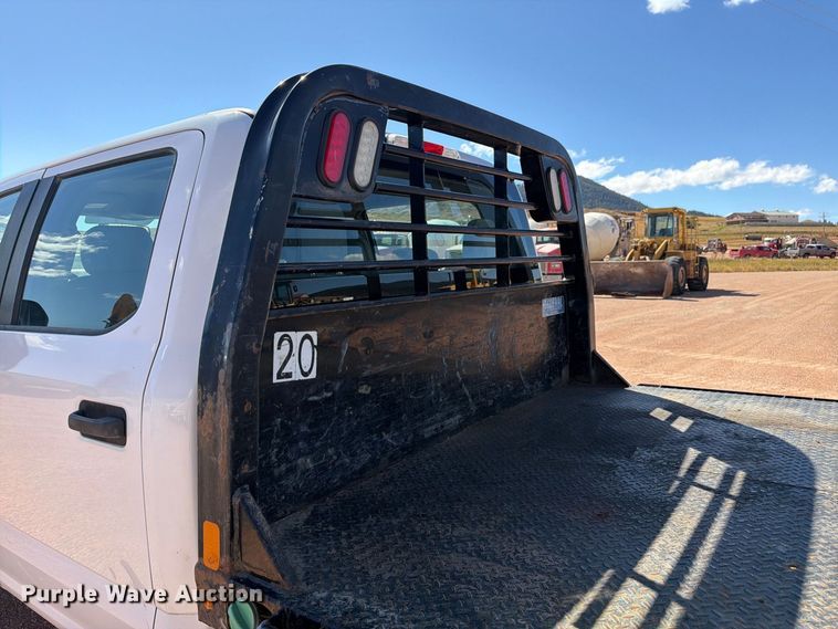 image for item FM7659 2017 Ford F250 Super Duty Crew Cab flatbed pickup truck