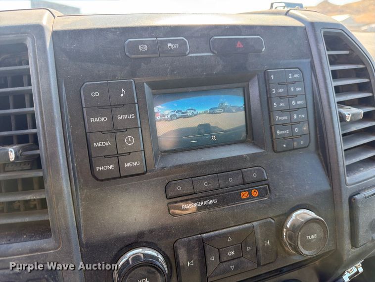 image for item FM7659 2017 Ford F250 Super Duty Crew Cab flatbed pickup truck