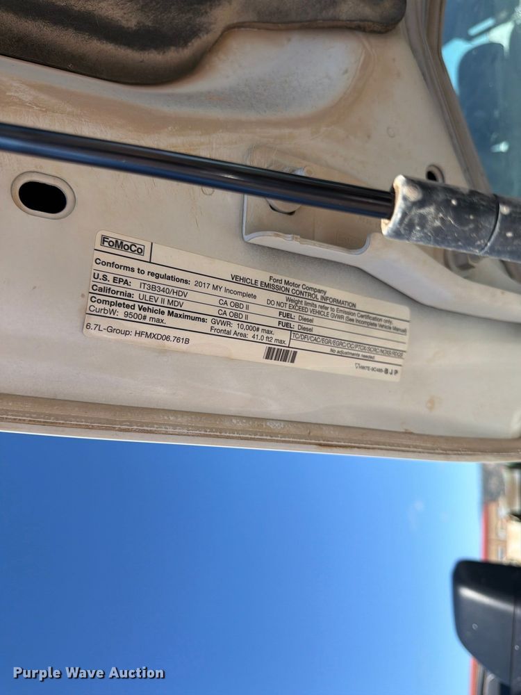 image for item FM7659 2017 Ford F250 Super Duty Crew Cab flatbed pickup truck