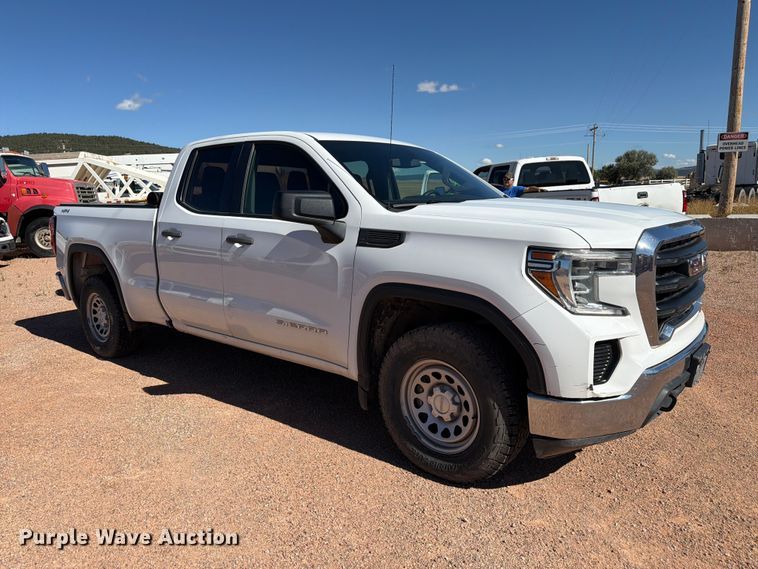 image for item FM7661 2020 GMC Sierra 1500 Ext. Cab pickup truck