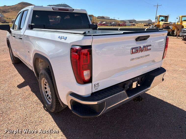 image for item FM7661 2020 GMC Sierra 1500 Ext. Cab pickup truck