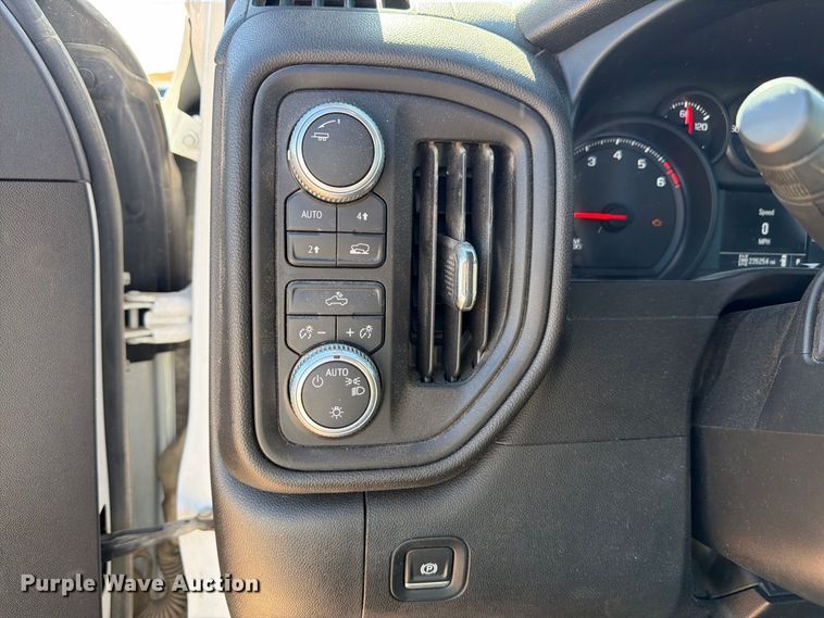 image for item FM7661 2020 GMC Sierra 1500 Ext. Cab pickup truck