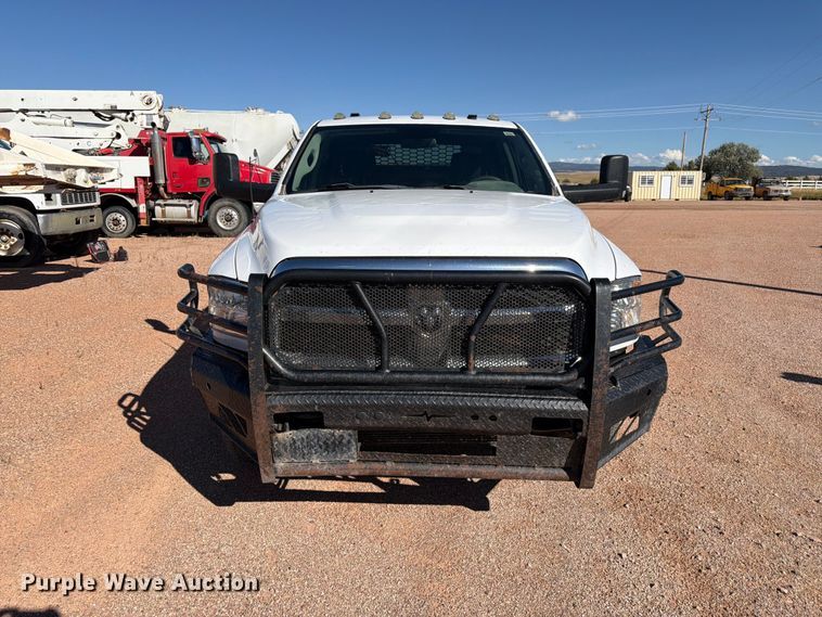 image for item FM7667 2018 RAM 3500 Crew Cab flatbed pickup truck