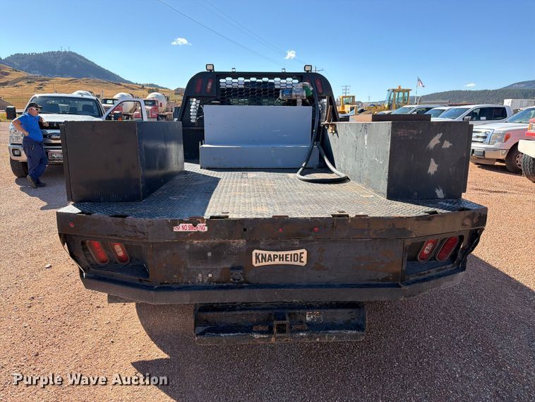 image for item FM7667 2018 RAM 3500 Crew Cab flatbed pickup truck