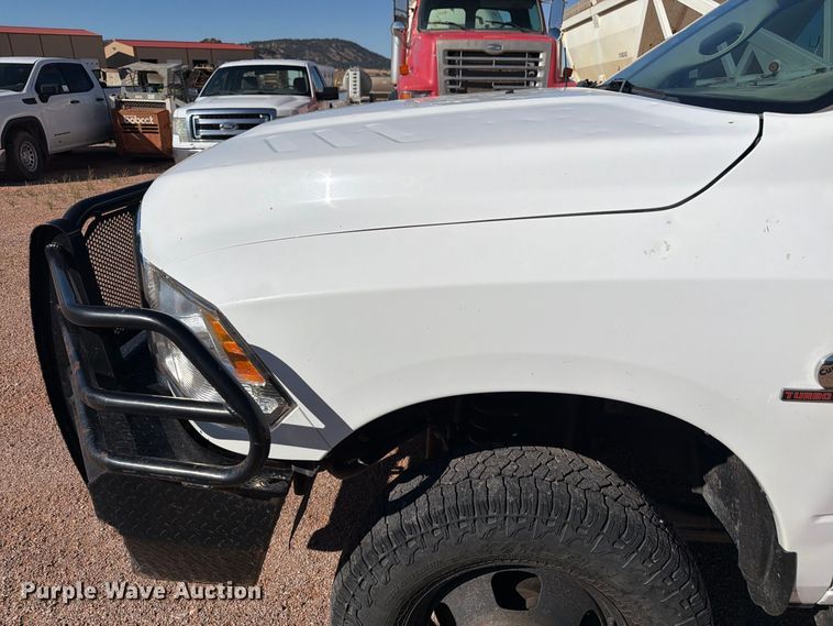 image for item FM7667 2018 RAM 3500 Crew Cab flatbed pickup truck