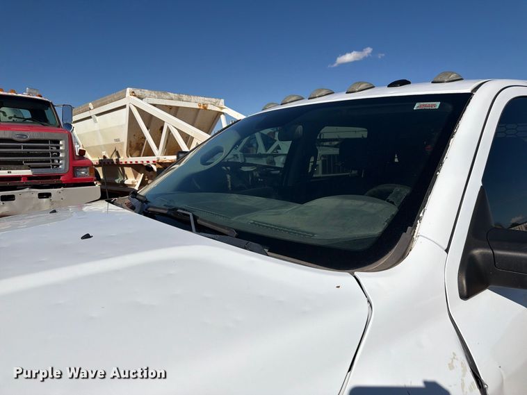 image for item FM7667 2018 RAM 3500 Crew Cab flatbed pickup truck