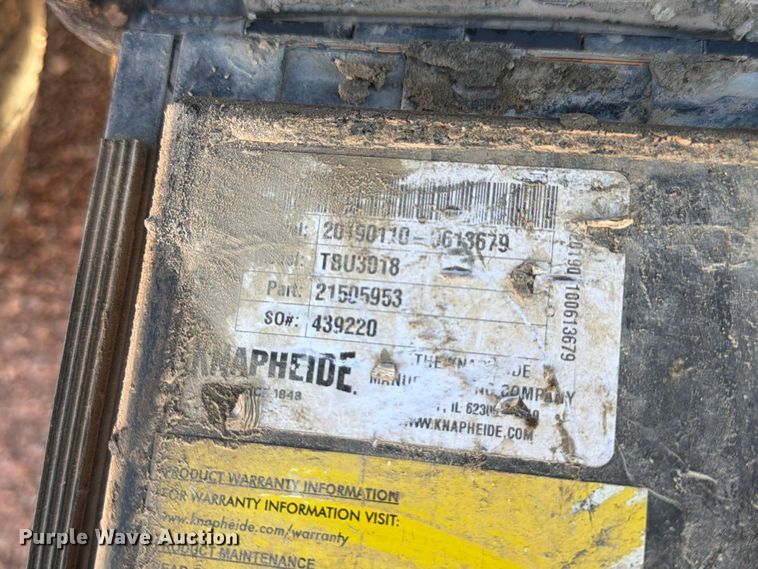 image for item FM7667 2018 RAM 3500 Crew Cab flatbed pickup truck
