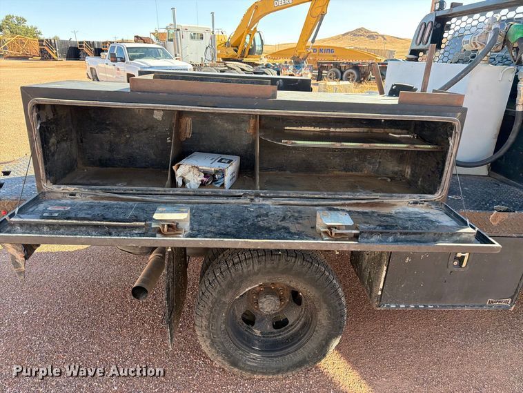image for item FM7667 2018 RAM 3500 Crew Cab flatbed pickup truck