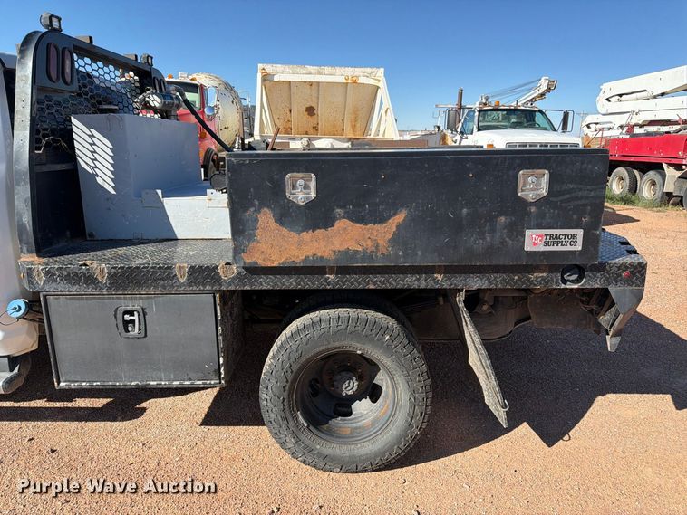 image for item FM7667 2018 RAM 3500 Crew Cab flatbed pickup truck