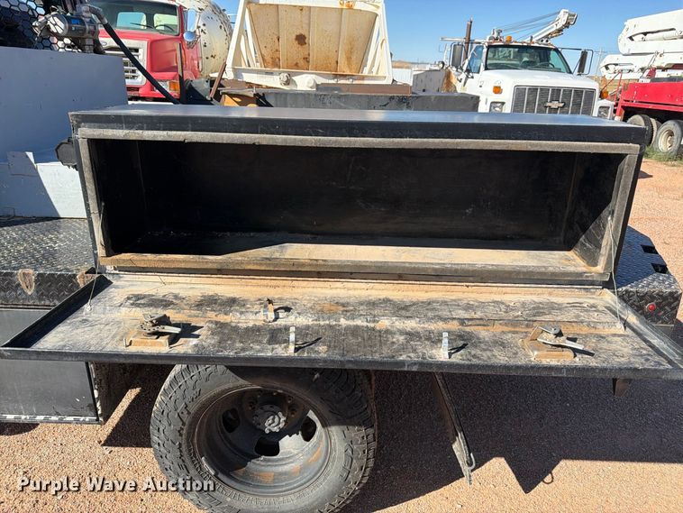 image for item FM7667 2018 RAM 3500 Crew Cab flatbed pickup truck
