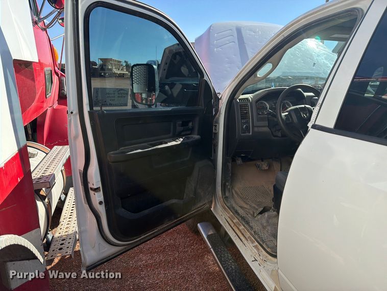 image for item FM7667 2018 RAM 3500 Crew Cab flatbed pickup truck