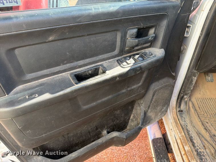 image for item FM7667 2018 RAM 3500 Crew Cab flatbed pickup truck