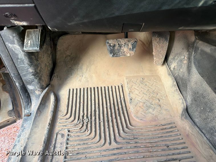 image for item FM7667 2018 RAM 3500 Crew Cab flatbed pickup truck