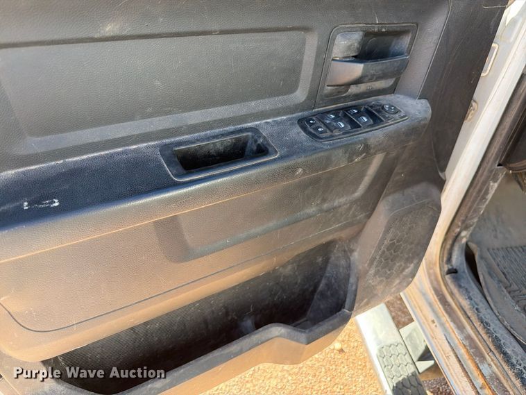 image for item FM7667 2018 RAM 3500 Crew Cab flatbed pickup truck