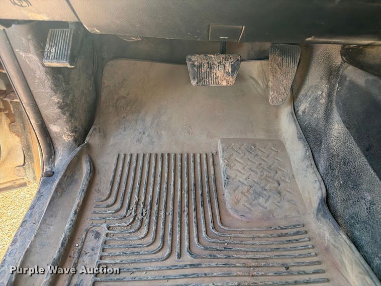 image for item FM7667 2018 RAM 3500 Crew Cab flatbed pickup truck