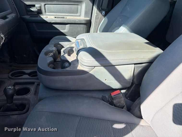 image for item FM7667 2018 RAM 3500 Crew Cab flatbed pickup truck