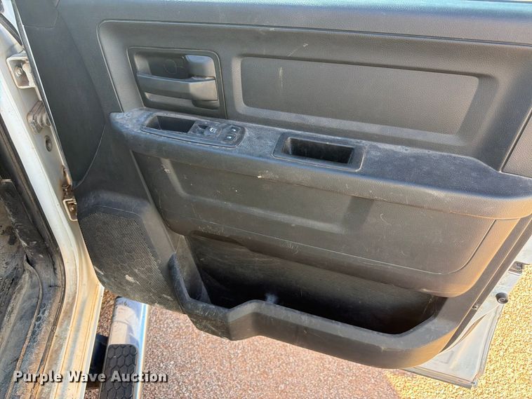 image for item FM7667 2018 RAM 3500 Crew Cab flatbed pickup truck