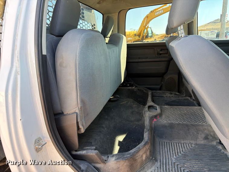 image for item FM7667 2018 RAM 3500 Crew Cab flatbed pickup truck