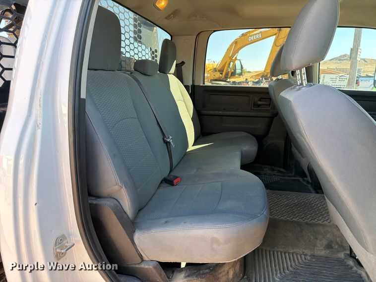 image for item FM7667 2018 RAM 3500 Crew Cab flatbed pickup truck