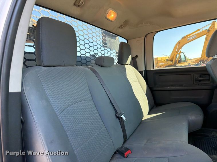 image for item FM7667 2018 RAM 3500 Crew Cab flatbed pickup truck