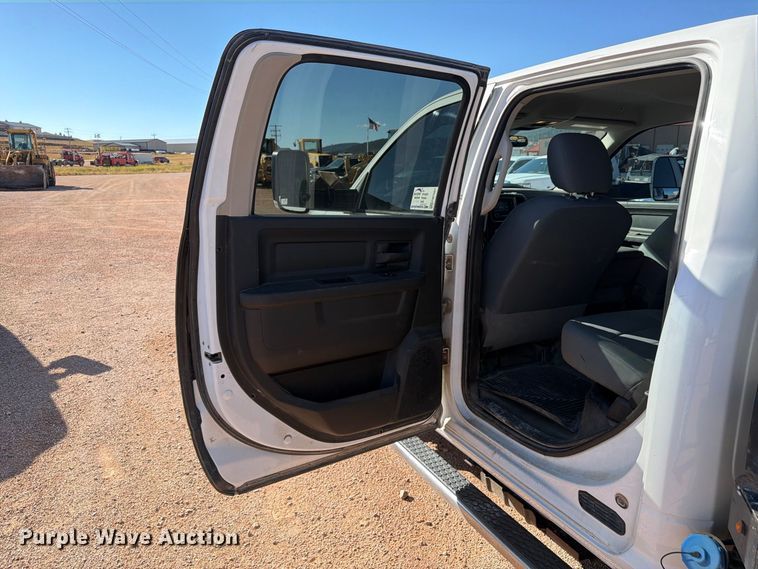 image for item FM7667 2018 RAM 3500 Crew Cab flatbed pickup truck