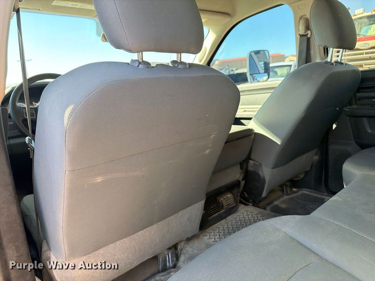 image for item FM7667 2018 RAM 3500 Crew Cab flatbed pickup truck