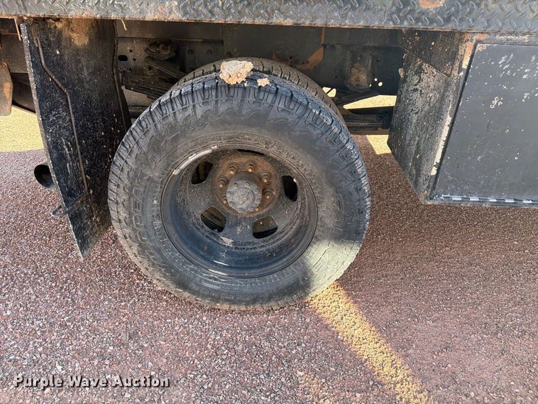 image for item FM7667 2018 RAM 3500 Crew Cab flatbed pickup truck
