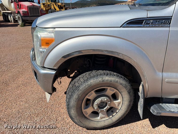 image for item FM7676 2011 Ford F250 Super Duty Crew Cab pickup truck