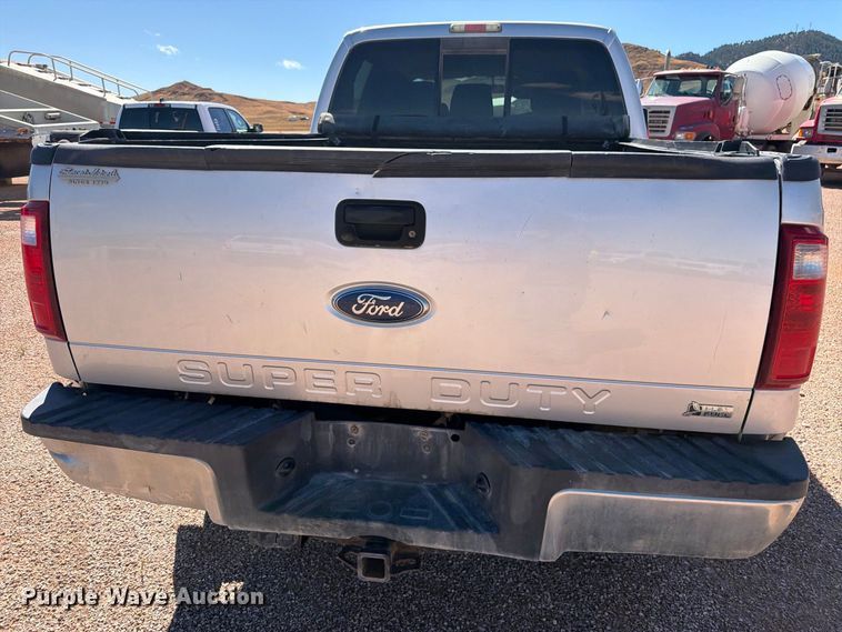 image for item FM7676 2011 Ford F250 Super Duty Crew Cab pickup truck