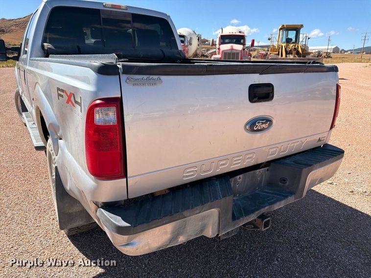 image for item FM7676 2011 Ford F250 Super Duty Crew Cab pickup truck