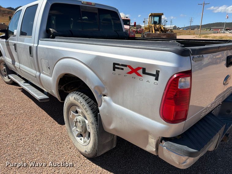 image for item FM7676 2011 Ford F250 Super Duty Crew Cab pickup truck