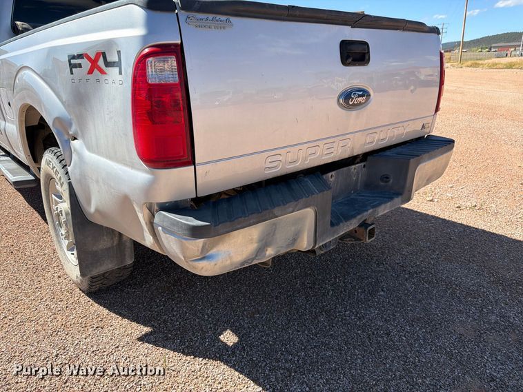 image for item FM7676 2011 Ford F250 Super Duty Crew Cab pickup truck