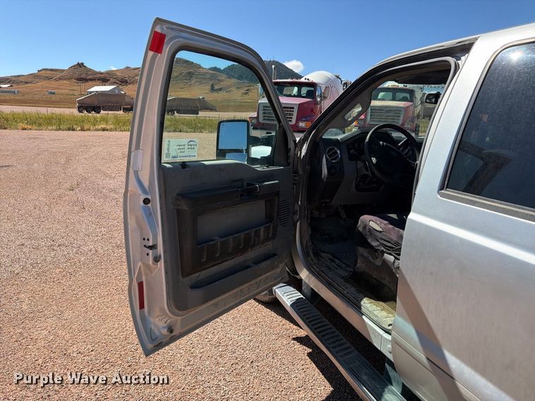 image for item FM7676 2011 Ford F250 Super Duty Crew Cab pickup truck